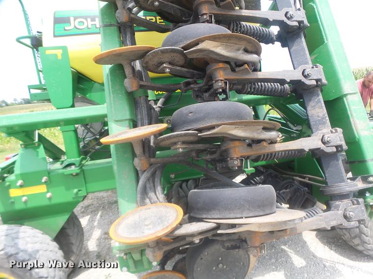 image for item DB5835 2014 John Deere 1990 CCS air seeder
