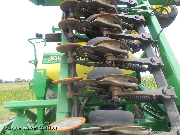 image for item DB5835 2014 John Deere 1990 CCS air seeder