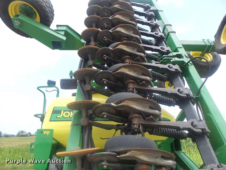 image for item DB5835 2014 John Deere 1990 CCS air seeder