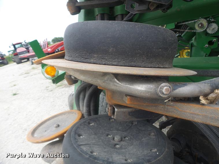image for item DB5835 2014 John Deere 1990 CCS air seeder