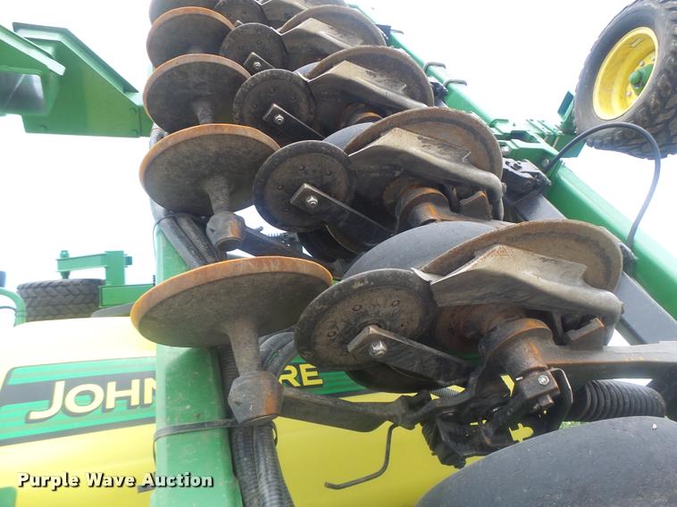 image for item DB5835 2014 John Deere 1990 CCS air seeder