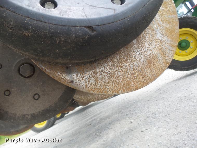 image for item DB5835 2014 John Deere 1990 CCS air seeder