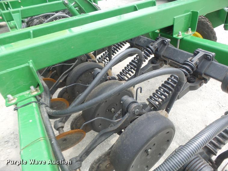 image for item DB5835 2014 John Deere 1990 CCS air seeder
