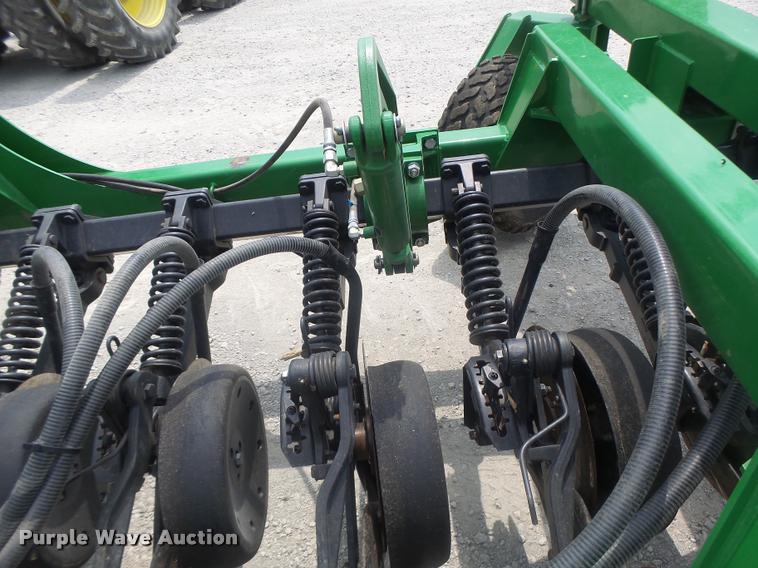 image for item DB5835 2014 John Deere 1990 CCS air seeder