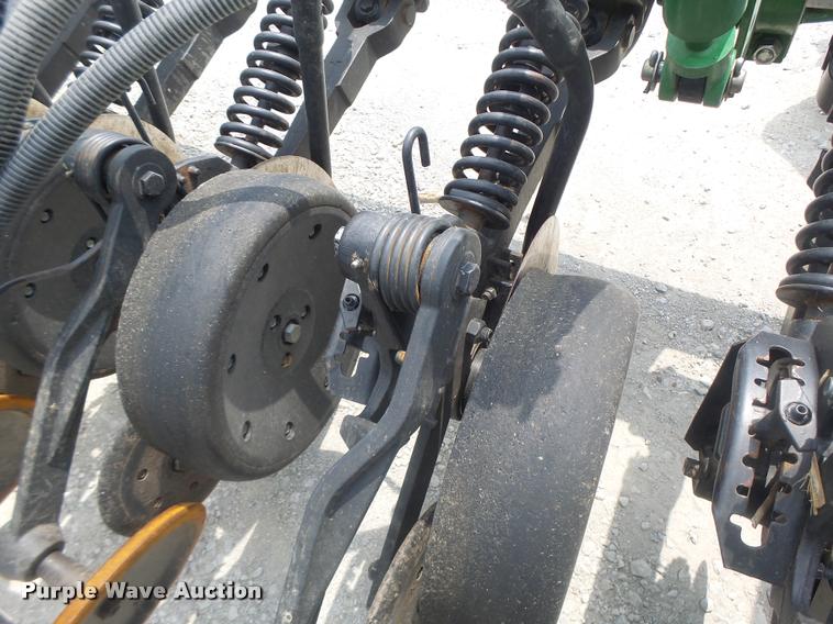 image for item DB5835 2014 John Deere 1990 CCS air seeder