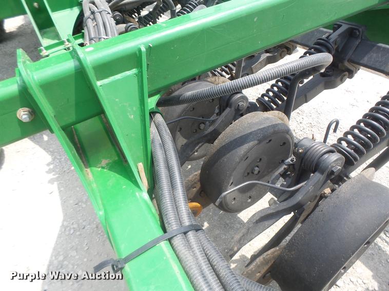 image for item DB5835 2014 John Deere 1990 CCS air seeder