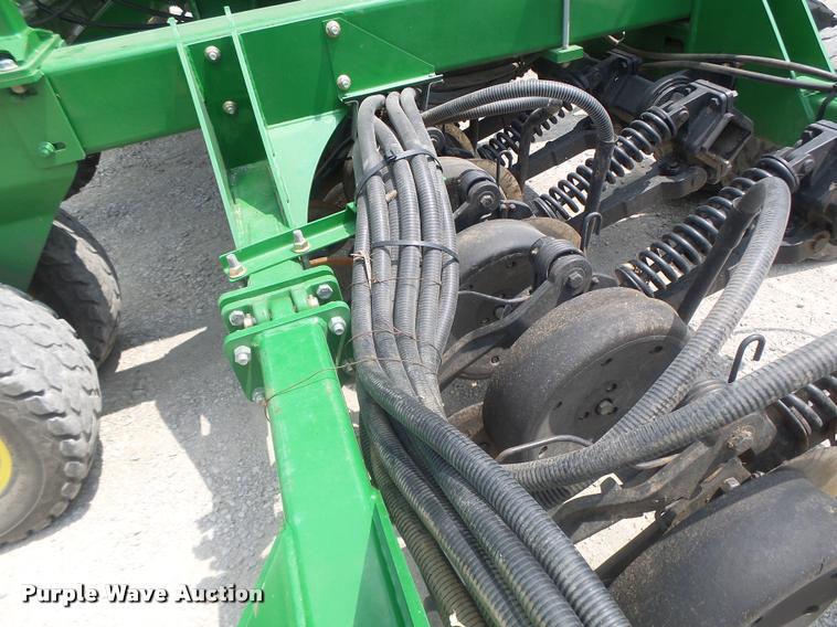 image for item DB5835 2014 John Deere 1990 CCS air seeder