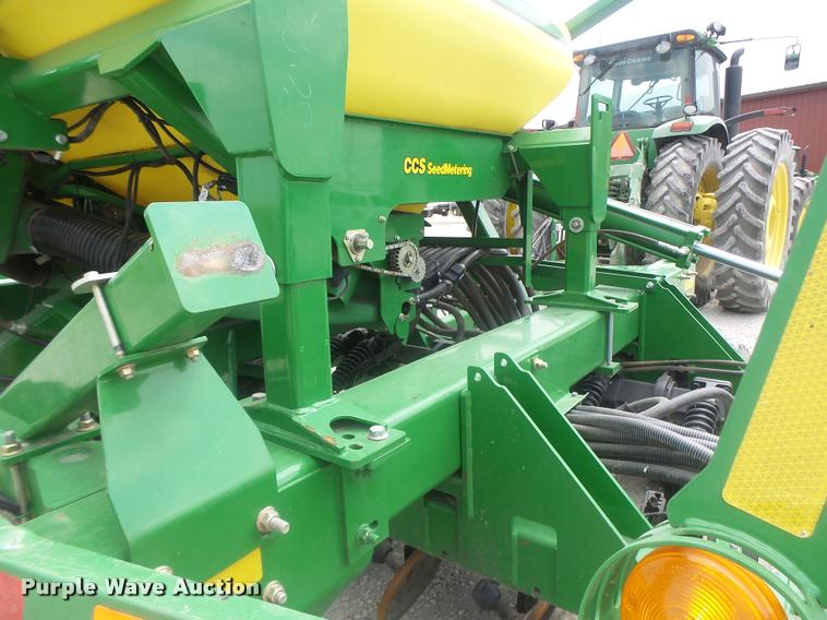 image for item DB5835 2014 John Deere 1990 CCS air seeder