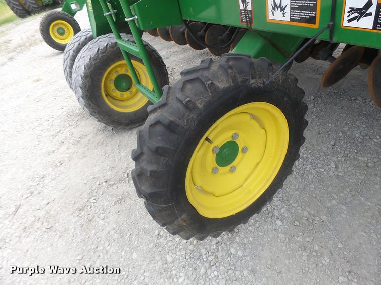 image for item DB5835 2014 John Deere 1990 CCS air seeder
