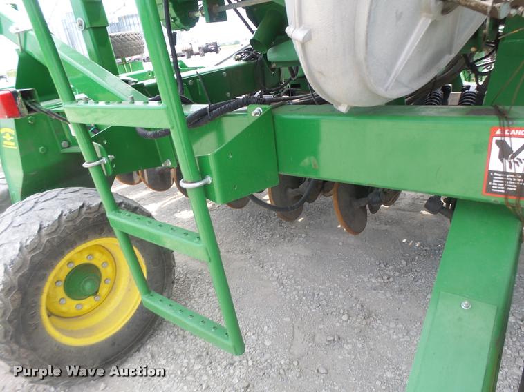 image for item DB5835 2014 John Deere 1990 CCS air seeder