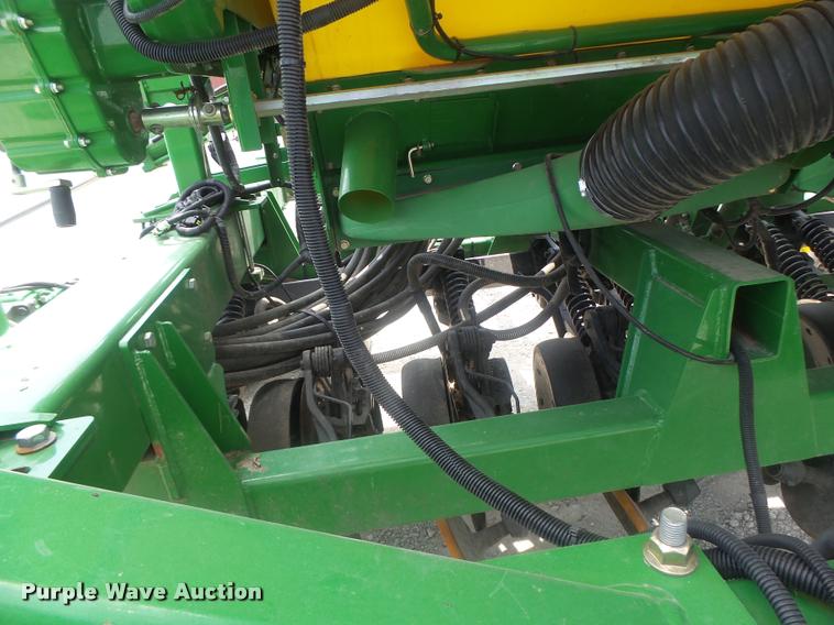 image for item DB5835 2014 John Deere 1990 CCS air seeder