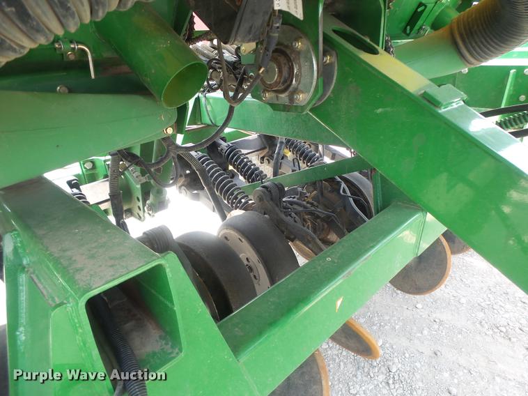 image for item DB5835 2014 John Deere 1990 CCS air seeder
