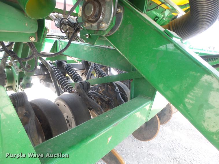image for item DB5835 2014 John Deere 1990 CCS air seeder