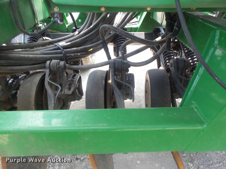 image for item DB5835 2014 John Deere 1990 CCS air seeder