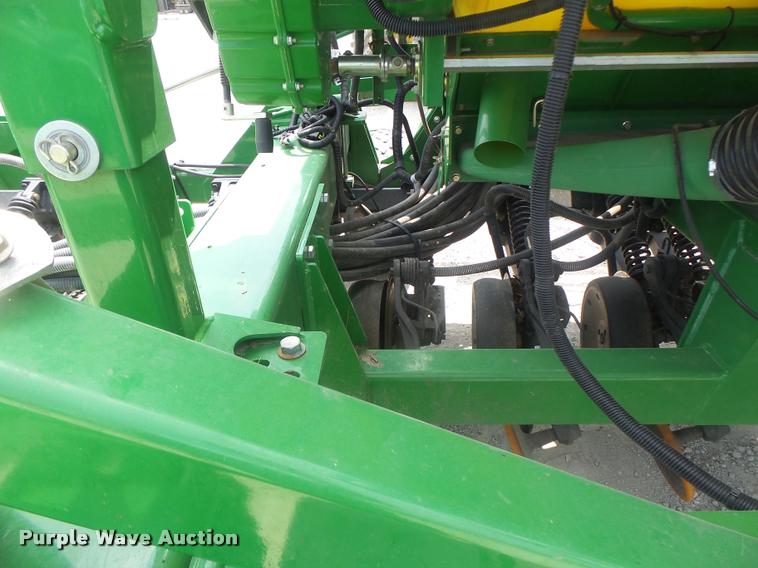 image for item DB5835 2014 John Deere 1990 CCS air seeder