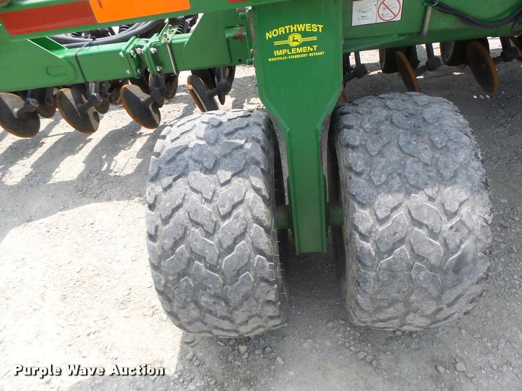 image for item DB5835 2014 John Deere 1990 CCS air seeder
