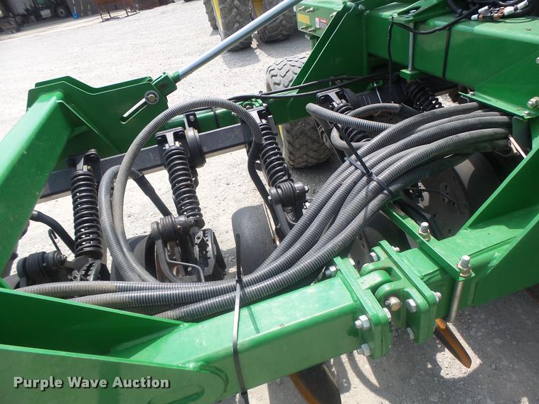 image for item DB5835 2014 John Deere 1990 CCS air seeder
