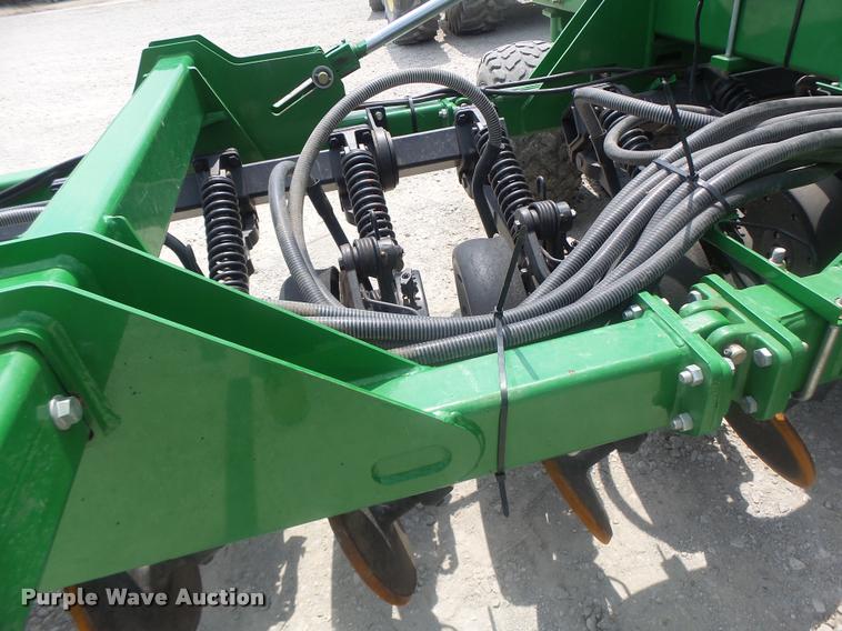 image for item DB5835 2014 John Deere 1990 CCS air seeder