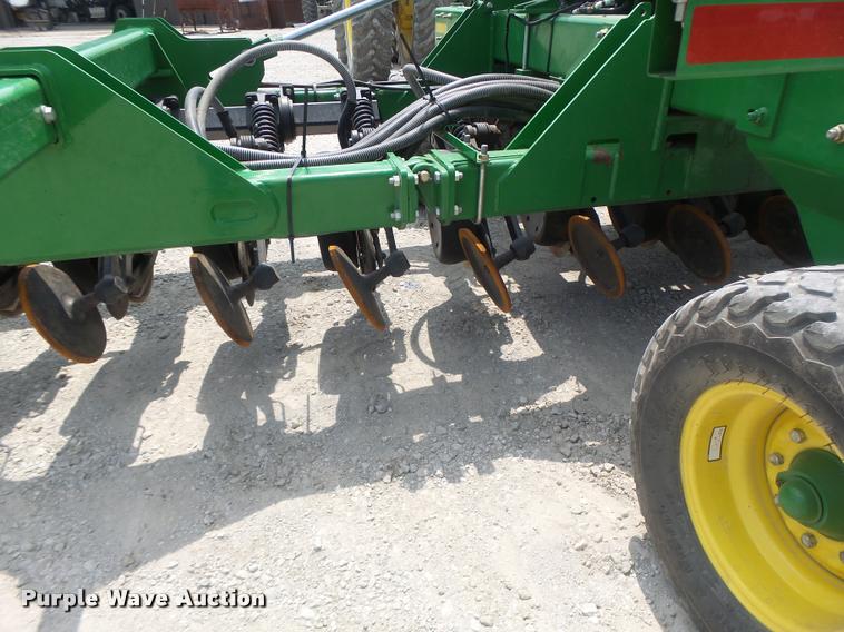 image for item DB5835 2014 John Deere 1990 CCS air seeder
