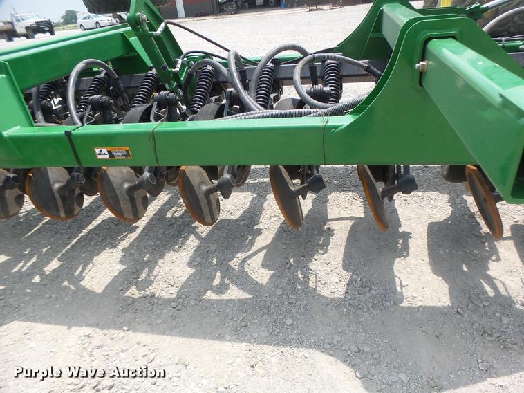 image for item DB5835 2014 John Deere 1990 CCS air seeder