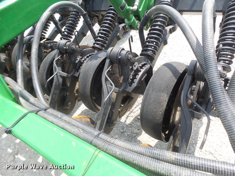 image for item DB5835 2014 John Deere 1990 CCS air seeder