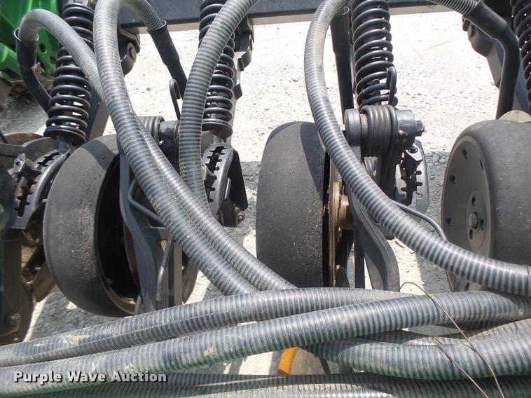 image for item DB5835 2014 John Deere 1990 CCS air seeder