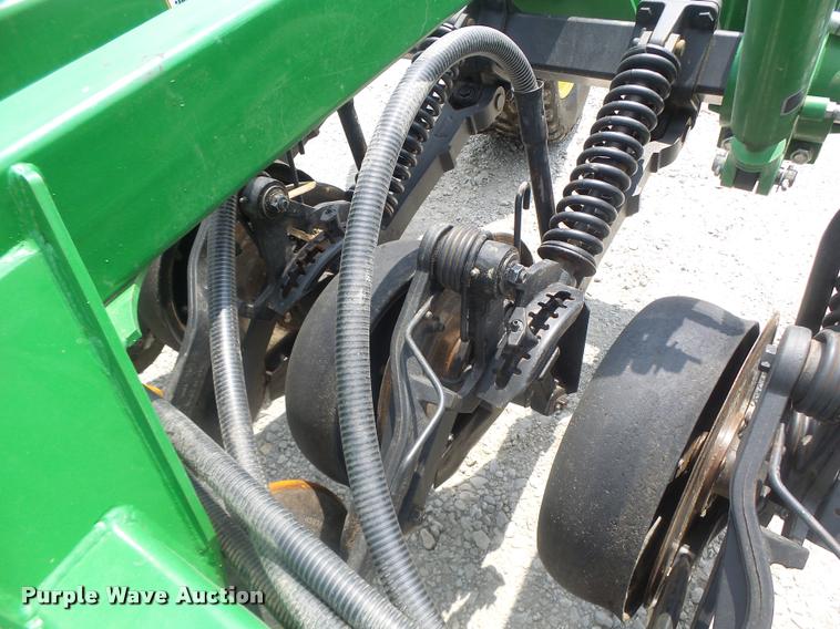 image for item DB5835 2014 John Deere 1990 CCS air seeder