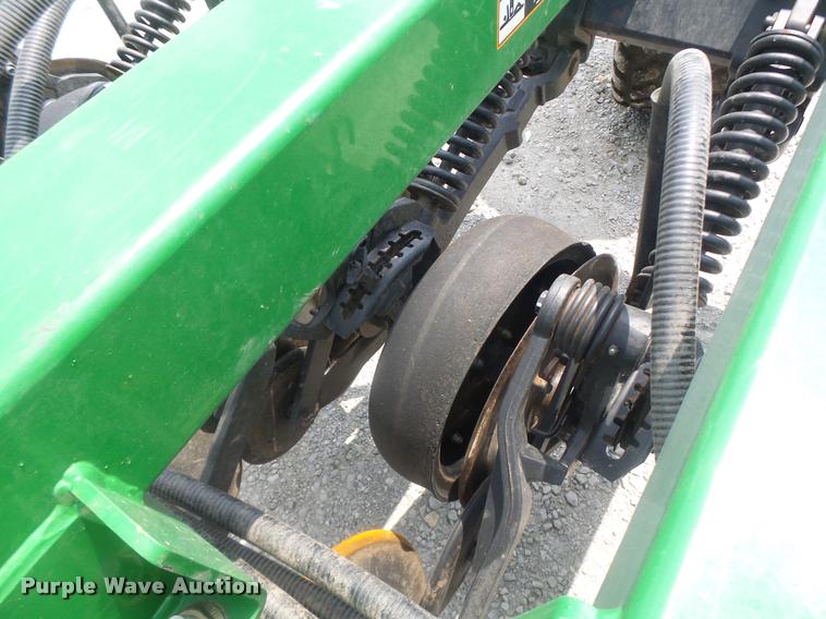 image for item DB5835 2014 John Deere 1990 CCS air seeder