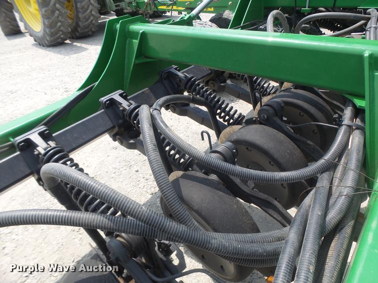 image for item DB5835 2014 John Deere 1990 CCS air seeder