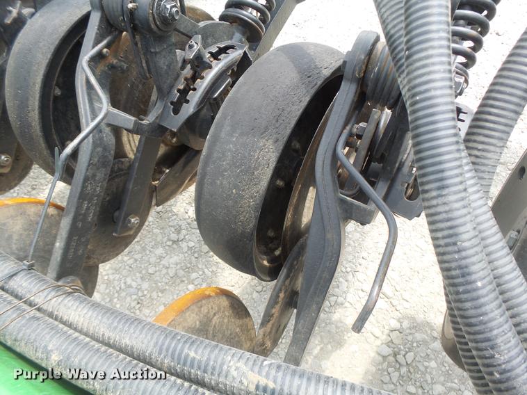 image for item DB5835 2014 John Deere 1990 CCS air seeder