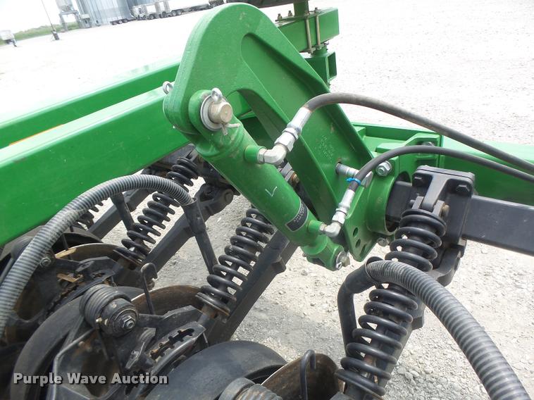 image for item DB5835 2014 John Deere 1990 CCS air seeder