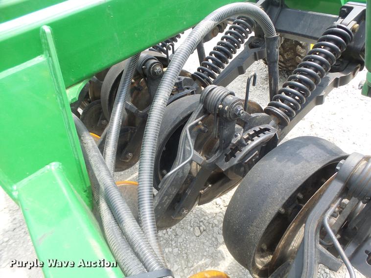 image for item DB5835 2014 John Deere 1990 CCS air seeder