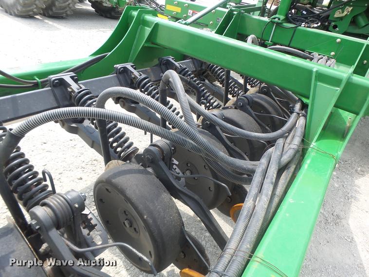image for item DB5835 2014 John Deere 1990 CCS air seeder