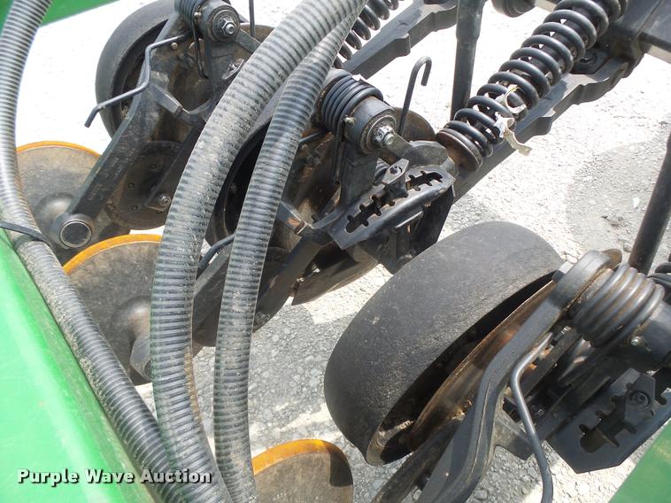 image for item DB5835 2014 John Deere 1990 CCS air seeder