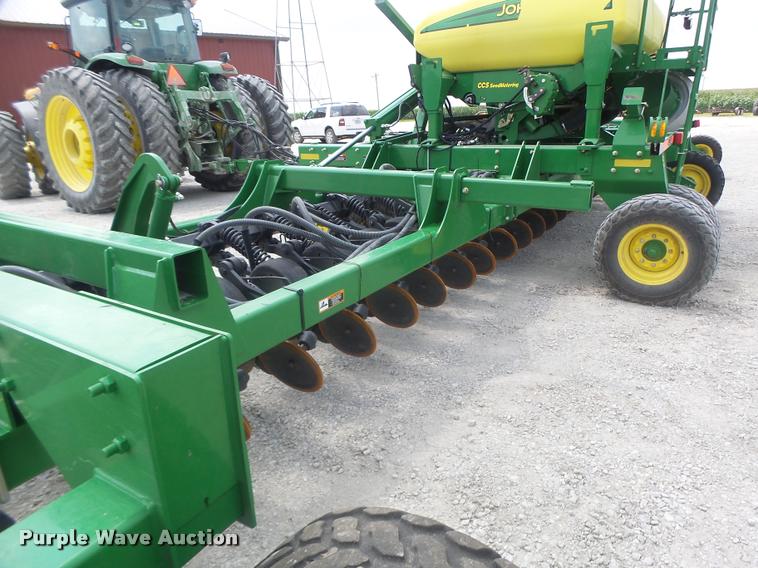 image for item DB5835 2014 John Deere 1990 CCS air seeder