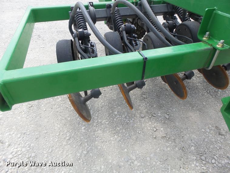 image for item DB5835 2014 John Deere 1990 CCS air seeder