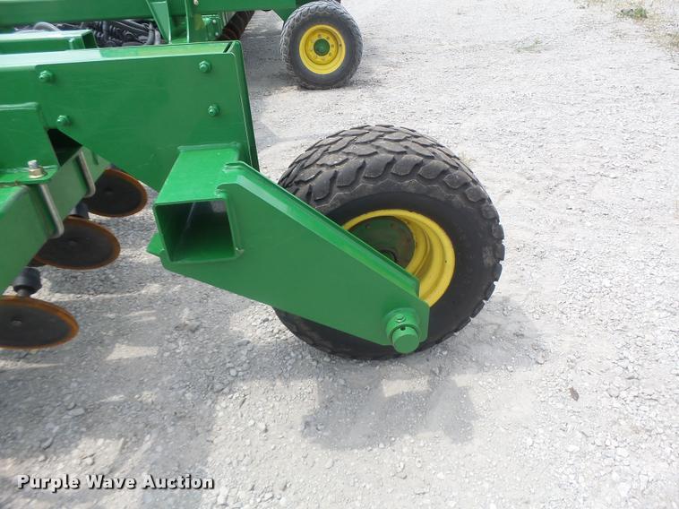image for item DB5835 2014 John Deere 1990 CCS air seeder