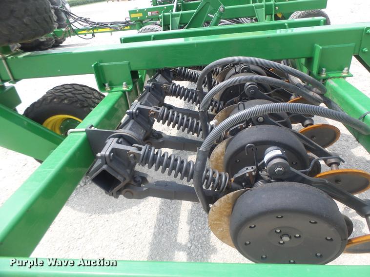 image for item DB5835 2014 John Deere 1990 CCS air seeder