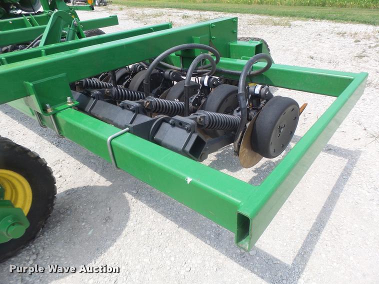 image for item DB5835 2014 John Deere 1990 CCS air seeder