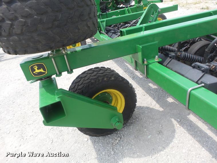 image for item DB5835 2014 John Deere 1990 CCS air seeder