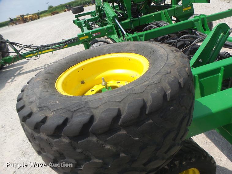 image for item DB5835 2014 John Deere 1990 CCS air seeder