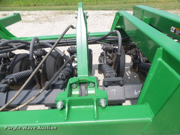 image for item DB5835 2014 John Deere 1990 CCS air seeder