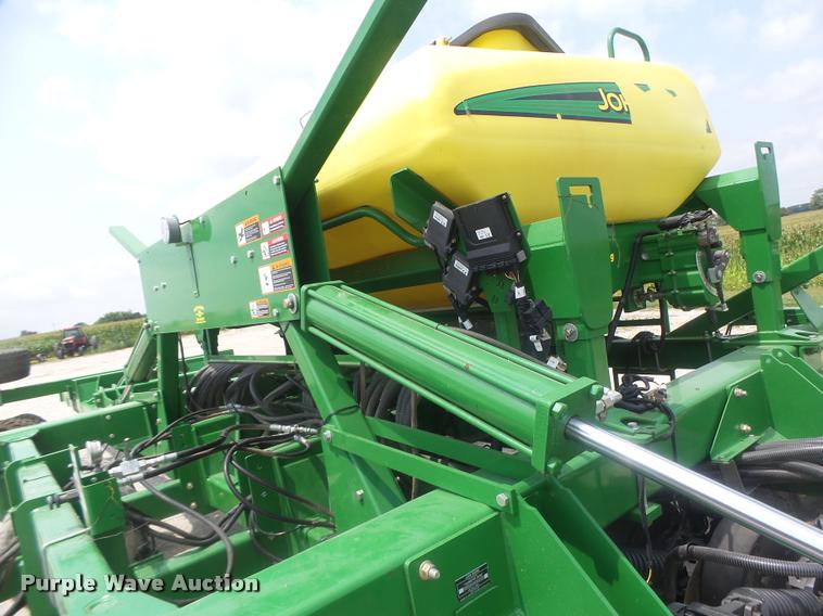 image for item DB5835 2014 John Deere 1990 CCS air seeder