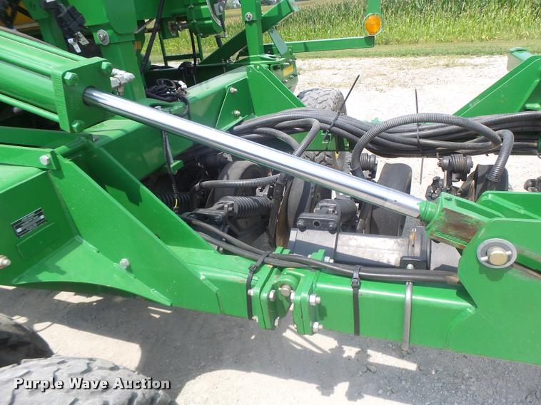 image for item DB5835 2014 John Deere 1990 CCS air seeder