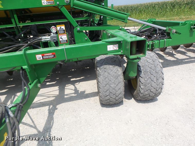 image for item DB5835 2014 John Deere 1990 CCS air seeder