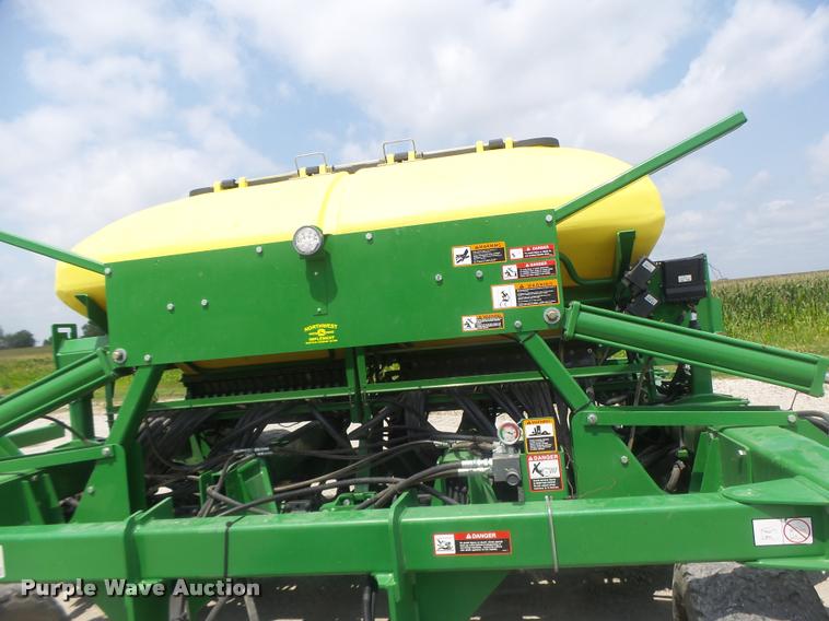 image for item DB5835 2014 John Deere 1990 CCS air seeder