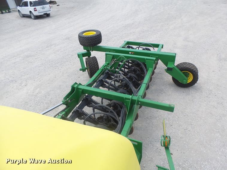 image for item DB5835 2014 John Deere 1990 CCS air seeder