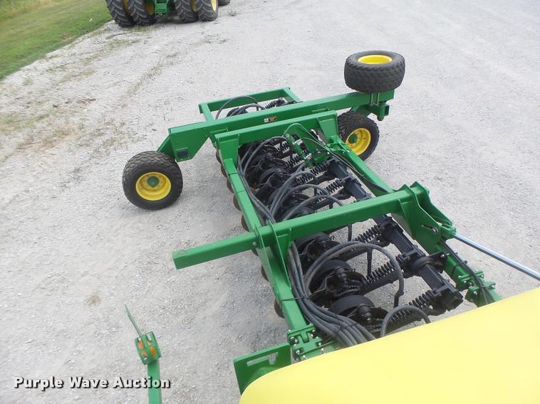 image for item DB5835 2014 John Deere 1990 CCS air seeder