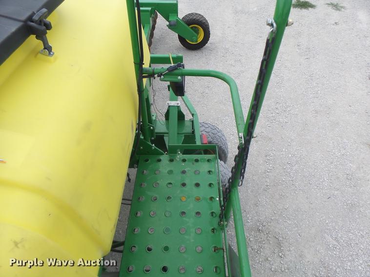 image for item DB5835 2014 John Deere 1990 CCS air seeder