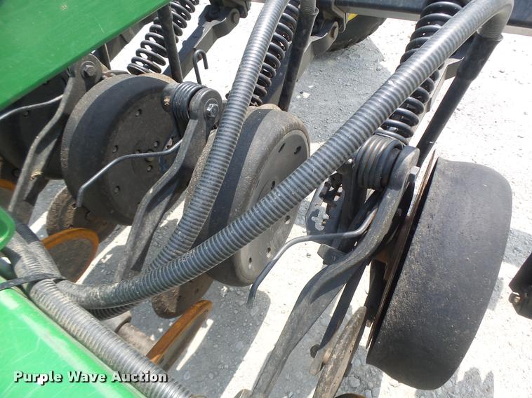 image for item DB5835 2014 John Deere 1990 CCS air seeder